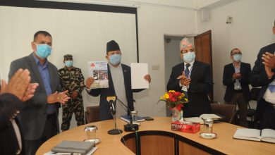 Photo of सञ्चार तथा सूचना प्रविधि मन्त्री पार्वत गुरुङ नेपाल टेलिभिजनका विभिन्न कार्यक्रम उत्पादन एवं प्रसारण स्टुडियोहरुको अवलोकन गर्दै ।